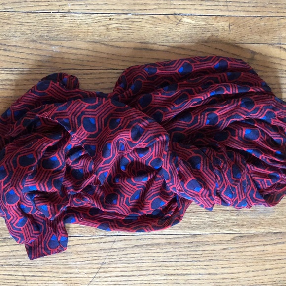 Geometric Patterned Scarf / Wrap - Picture 1 of 3